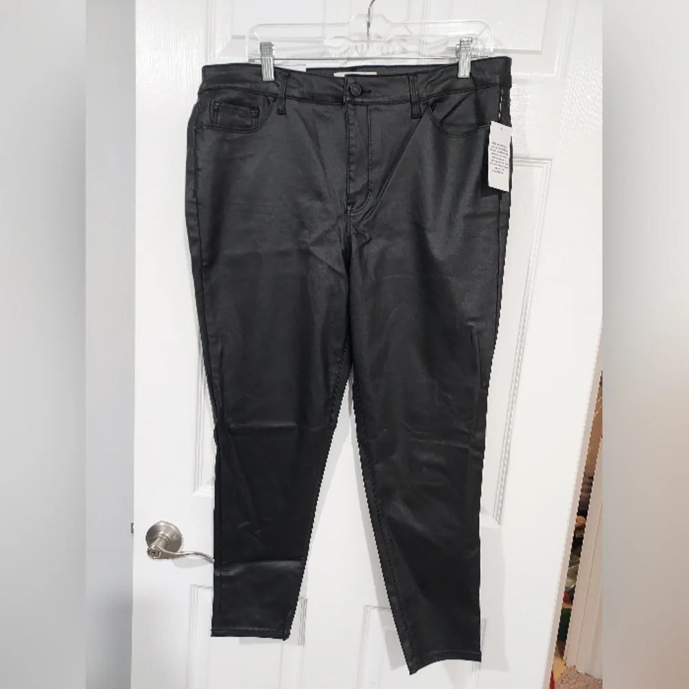 NWT Social Standard by Sanctuary Black Faux Leather Ankle Skinny Pant Size 16